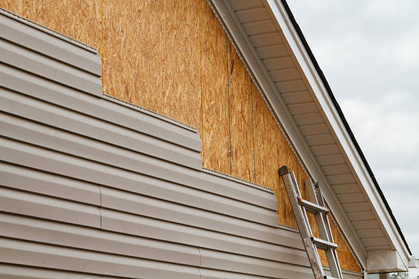 Professional Vinyl Siding technician working in Chester, SC